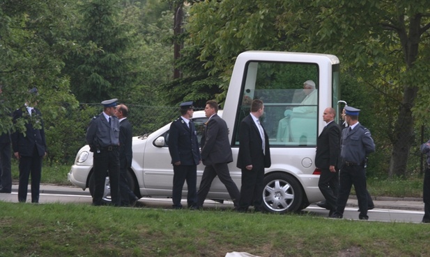 Chcieli zarobić na pielgrzymce Papieża?