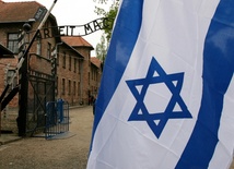 Gross zagraża pamięci o Holokauście