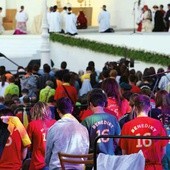 W absolutnej ciszy młodzi Chorwaci adorowali Najświętszy Sakrament