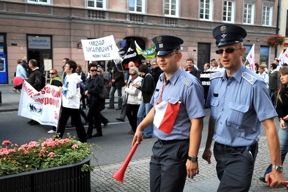 KE: Polscy mundurowi - pracujcie dłużej