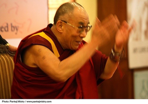 Dalajlama: Świat skupia się na pieniądzu