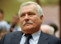 Wałęsa na mszy za Jaruzelskiego