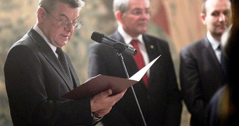 Nałęcz przeprasza