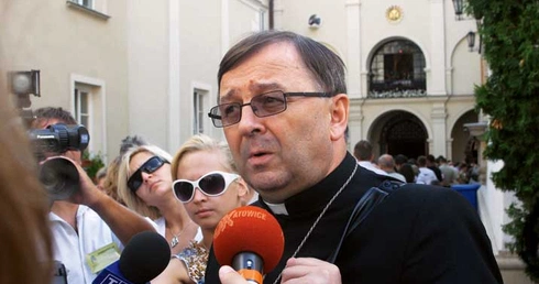Akta i fakty