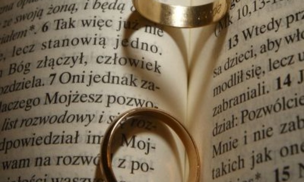 Co zawiera dokument nt. małżeństw mieszanych?