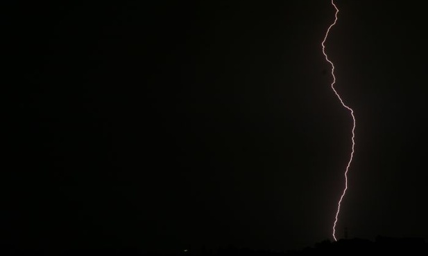 Śląskie: Burze uszkodziły linie energetyczne