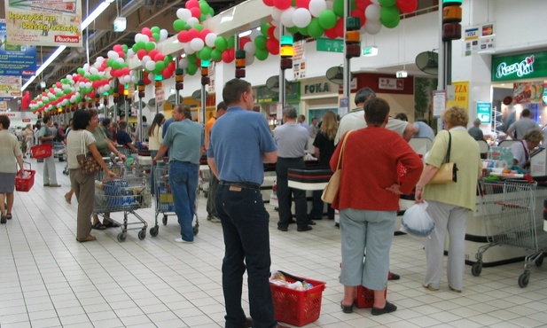 Hipermarkety zjadają marki