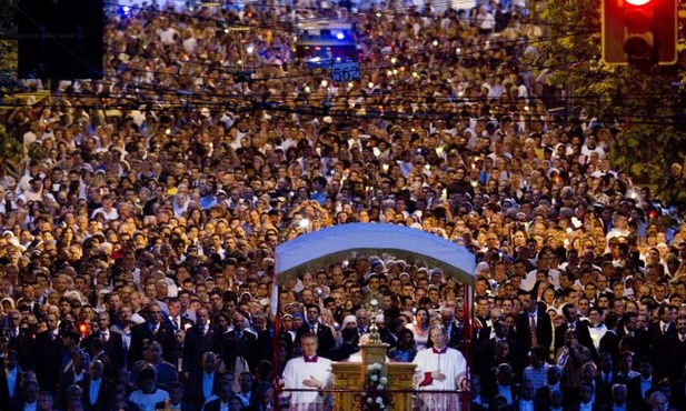 Eucharystia otwiera nas na bliźnich