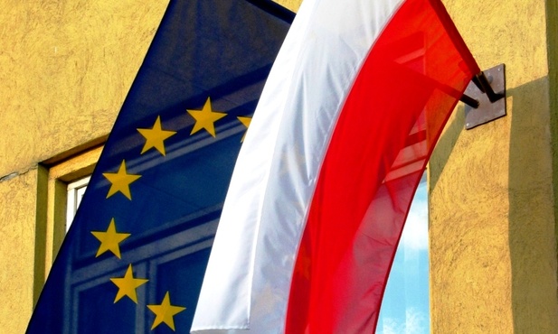 Bartoszewski: Kościoły powinny wspierać