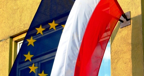 Bartoszewski: Kościoły powinny wspierać