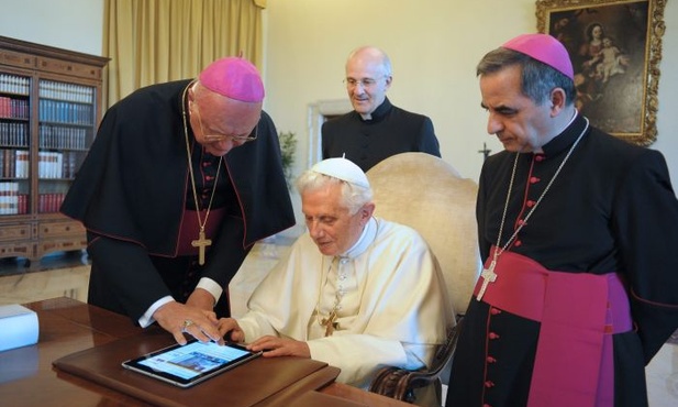 Papież wpisał się na Twitterze