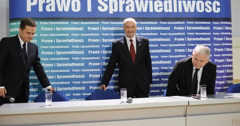 Wystąpienie Macierewicza jak "taniec na grobach"