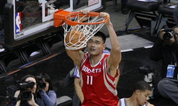 Yao Ming zzuje trampki