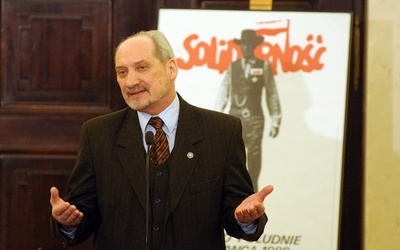 Macierewicz ma przeprosić Dukaczewskiego