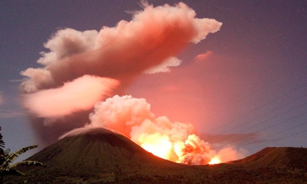 Erupcja wulkanu, tysiące ewakuowanych