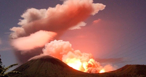 Erupcja wulkanu, tysiące ewakuowanych
