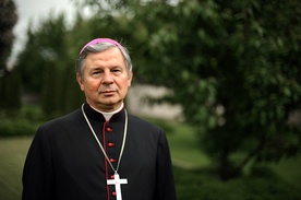 Biskup u ofiar trąby powietrznej