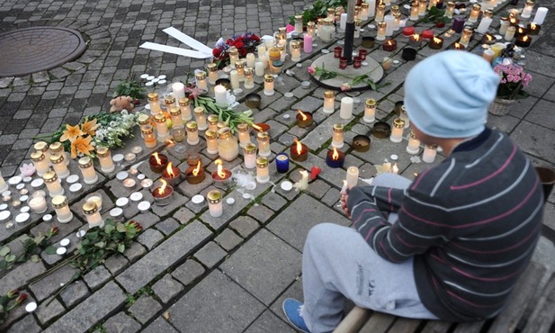 Bilans zamachów: 92 zabitych i 97 rannych