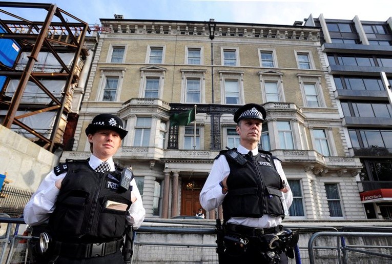 W. Brytania wyrzuciła dyplomatów Kadafiego