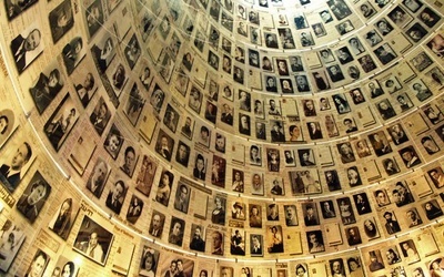 Siedem tys. obrazów o holokauście