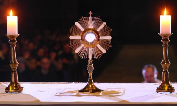 Polacy poprowadzą adorację