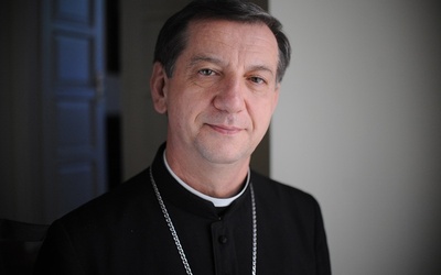 Abp Guzdek: Ksiądz ma być celebransem, nie celebrytą