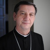 Abp Guzdek: Ksiądz ma być celebransem, nie celebrytą