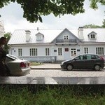 Dom Elizy Orzeszkowej dziś pełni funkcję muzeum i biblioteki.