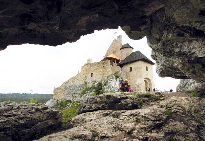 Odbudowany zamek w Bobolicach 