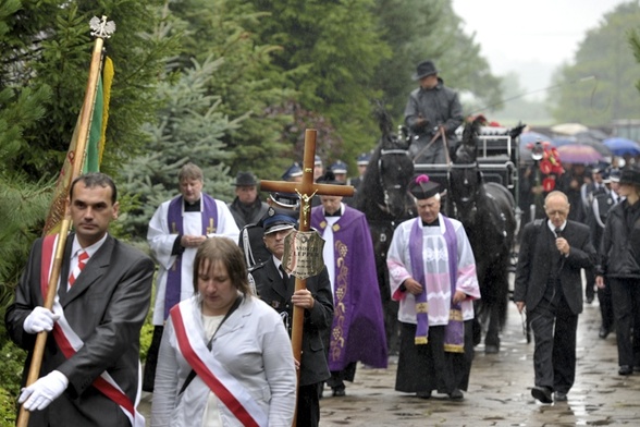 Tysiące ludzi na pogrzebie Leppera