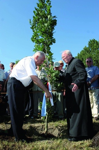 Ks. Witold Stolarczyk, ratował Żydów w czasie pogromu kieleckiego. Został za to odznaczony medalem Sprawiedliwy wśród Narodów Świata.