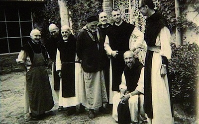 Jedno z archiwalnych zdjęć mnichów z Tibhirine, zrobione w latach 90. XX wieku.
