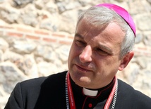 Biskup odwiedził więźniów