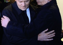 10 kwietnia 2010 r., D. Tusk i W. Putin na miejscu katastrofy.