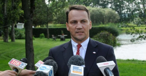 Sikorski: Polacy sympatyzują z Libią, walczącą o wolność 