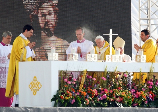 Liturgie papieskie wzorem celebracji