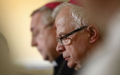 Biskupi ucinają dyskusję o intronizacji 