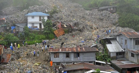 13 ofiar tajfunu Nanmadol na Filipinach