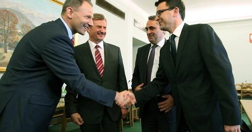 Będą debatować, ale bez PiS