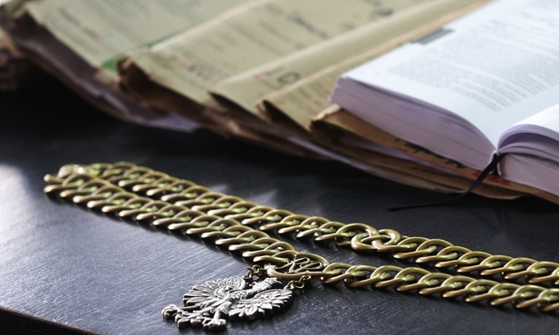 Więzienie dla szantażystów Piesiewicza