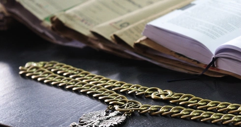 Więzienie dla szantażystów Piesiewicza