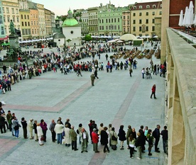 Otwarcie nowej ekspozycji w Sukiennicach ściągnęło do Krakowa tłumy ludzi.