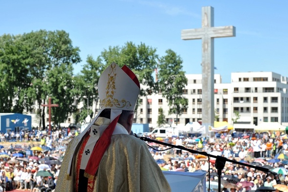 Konstytucja ważniejsza niż Ewangelia?