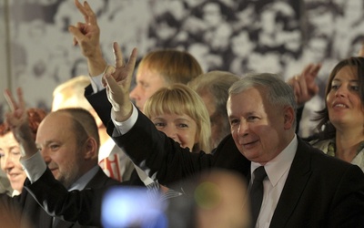 Owacje dla Kaczyńskiego w Stoczni Gdańskiej 