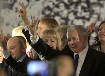 Owacje dla Kaczyńskiego w Stoczni Gdańskiej 