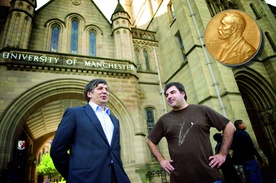 W 2010 roku Nagrodą Nobla podzielą się po połowie dwaj Rosjanie pracujący na Uniwersytecie w Manchesterze, w Wielkiej Brytanii, Andriej Gejm i Konstantin Nowosiołow za przełomowe badania nad grafenem.