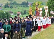 Ludowa pobożność, niegdyś mocno związana z niemiecką kulturą, obecnie zanika