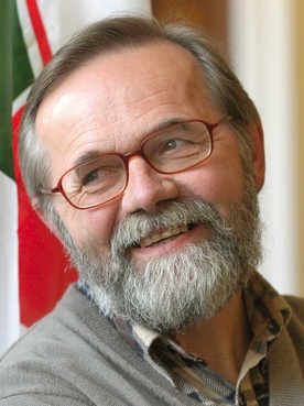 Prof. Ryszard Bugaj jest ekonomistą, pracuje w Instutucie Nauk Ekonomicznych PAN.  W PRL był działaczem opozycji, uczestniczył w obradach Okrągłego Stołu. W III RP poseł na sejm i polityk, m.in. lider Unii Pracy. Społecznie doradzał prezydentowi Lechowi Kaczyńskiemu w sprawach gospodarczych
