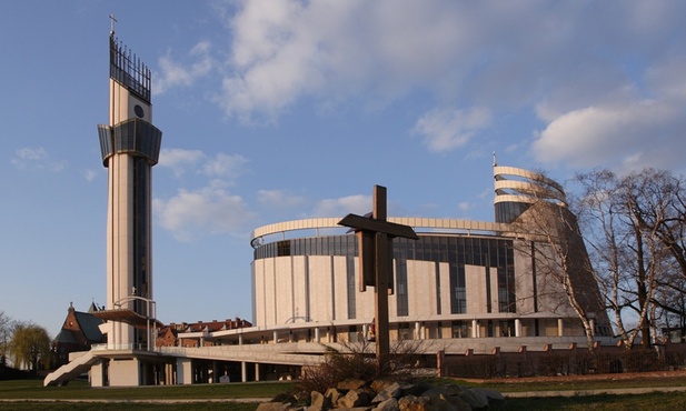 Ilu pielgrzymów odwiedza Łagiewniki?