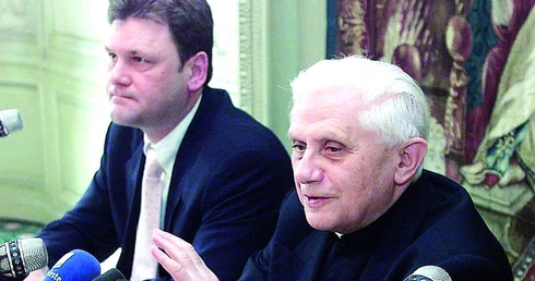 Peter Seewald nazywany jest czasem biografem Benedykta XVI.